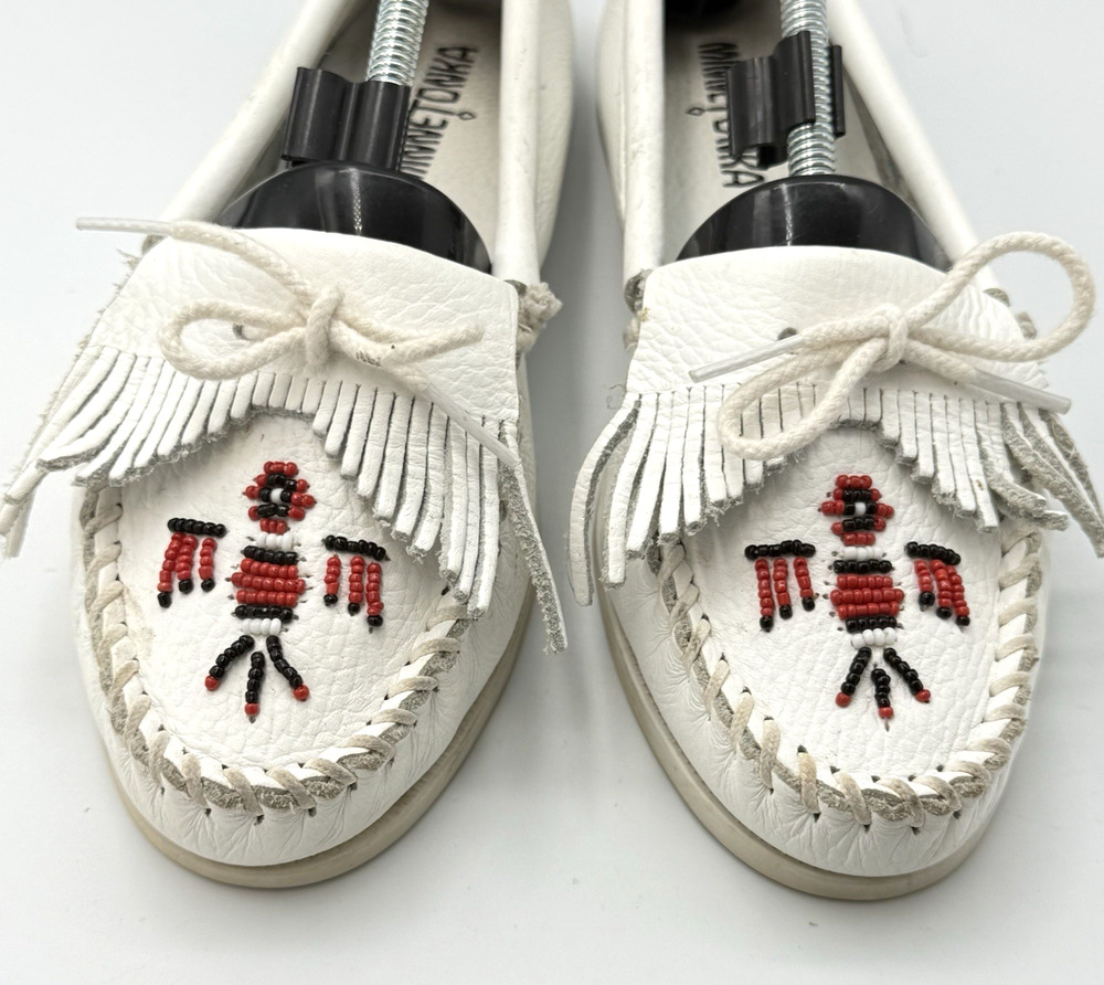 VTG Minnetonka SIZE 7 Thunderbird White Leather Moccasins Beaded Shoes Womens